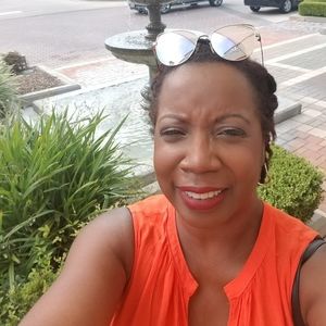 Meet your Posher, Monique